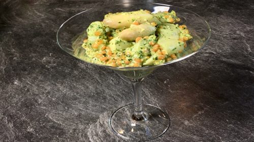 Spargel Salat mit roten Linsen und Liebstöckel Pesto